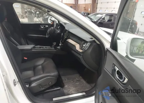 2021 Volvo Xc60 T5 Momentum из США, поврежденный, VIN YV4102RK5M1784533